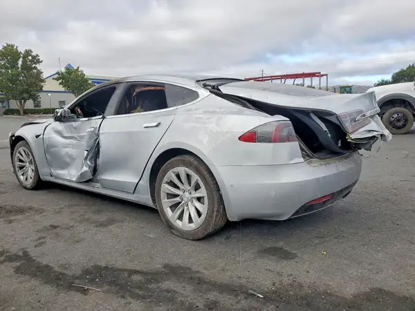 5YJSA1E23JF256805 2018 TESLA MODEL S - Image 2