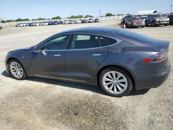 5YJSA1E23JF263642 2018 TESLA MODEL S - Image 2