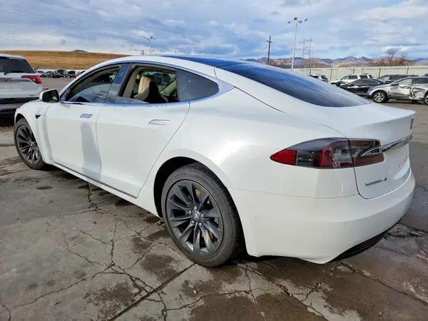 5YJSA1E23JF275502 2018 TESLA MODEL S - Image 2