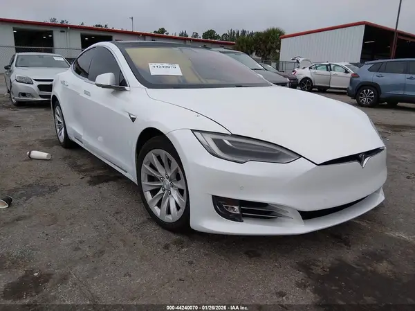 5YJSA1E23JF281395 2018 TESLA MODEL S - Image 1