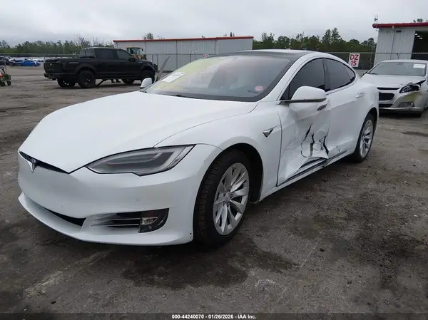 5YJSA1E23JF281395 2018 TESLA MODEL S - Image 2