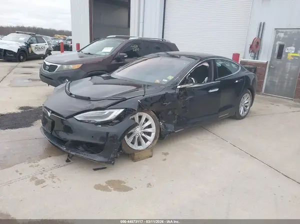 5YJSA1E24JF245117 2018 TESLA MODEL S - Image 2
