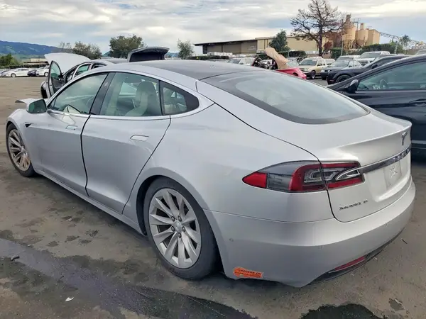 5YJSA1E24JF246333 2018 TESLA MODEL S - Image 2