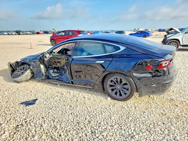 5YJSA1E24JF247305 2018 TESLA MODEL S - Image 2
