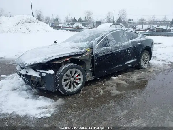 5YJSA1E24JF252519 2018 TESLA MODEL S - Image 2