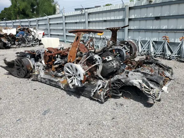 5YJSA1E24JF257736 2018 TESLA MODEL S - Image 2
