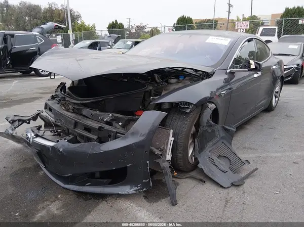 5YJSA1E24JF259289 2018 TESLA MODEL S - Image 2