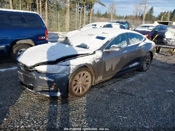 5YJSA1E24JF264749 2018 TESLA MODEL S - Image 2