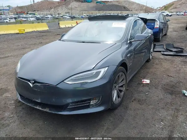 5YJSA1E24JF273998 2018 TESLA MODEL S - Image 2
