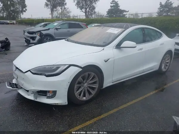 5YJSA1E24JF275038 2018 TESLA MODEL S - Image 2