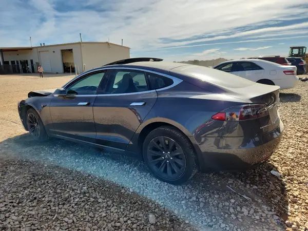 5YJSA1E24JF277176 2018 TESLA MODEL S - Image 2