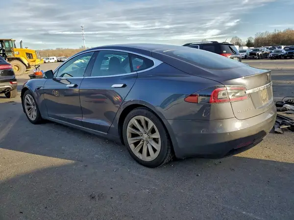 5YJSA1E24KF305902 2019 TESLA MODEL S - Image 2