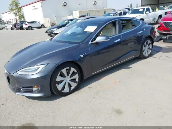 5YJSA1E24LF415849 2020 TESLA MODEL S - Image 2