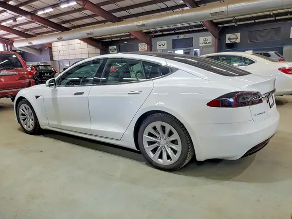 5YJSA1E25JF244333 2018 TESLA MODEL S - Image 2