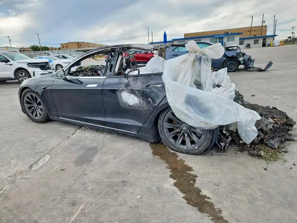 5YJSA1E25JF265313 2018 TESLA MODEL S - Image 2