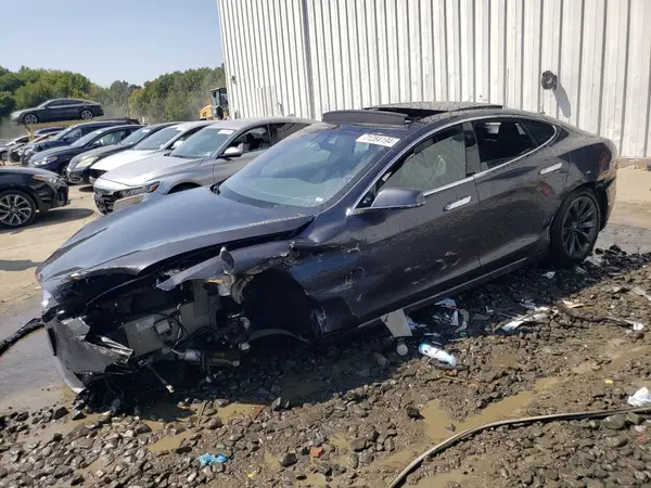 5YJSA1E25JF275176 2018 TESLA MODEL S - Image 1
