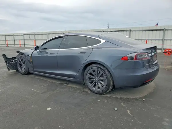 5YJSA1E25JF276070 2018 TESLA MODEL S - Image 2