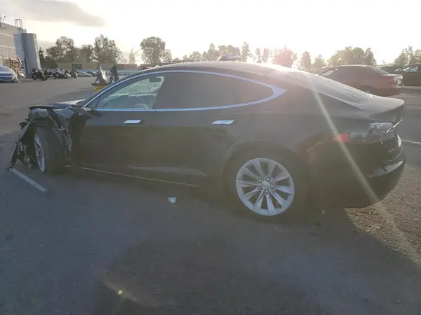 5YJSA1E25JF293824 2018 TESLA MODEL S - Image 2