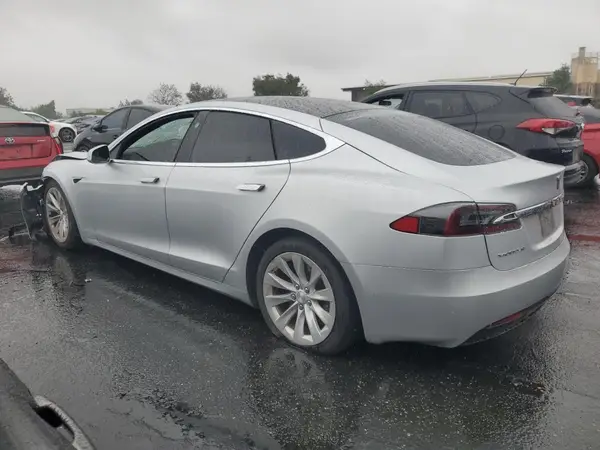 5YJSA1E26JF252358 2018 TESLA MODEL S - Image 2