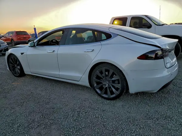 5YJSA1E26JF261495 2018 TESLA MODEL S - Image 2