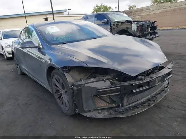 5YJSA1E26JF268236 2018 TESLA MODEL S - Image 1