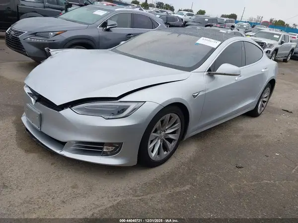 5YJSA1E26JF268785 2018 TESLA MODEL S - Image 2