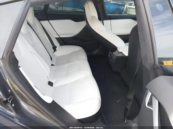 5YJSA1E26JF275980 2018 TESLA MODEL S - Image 8
