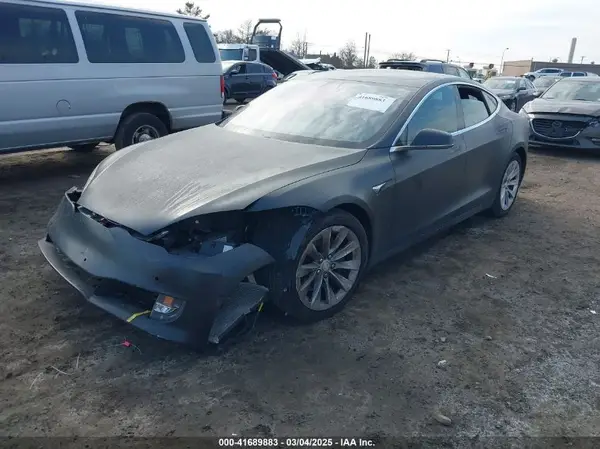 5YJSA1E27JF234225 2018 TESLA MODEL S - Image 2