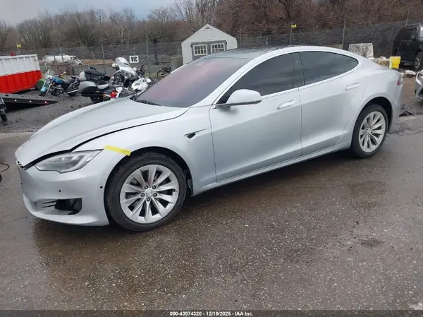 5YJSA1E27JF243846 2018 TESLA MODEL S - Image 2