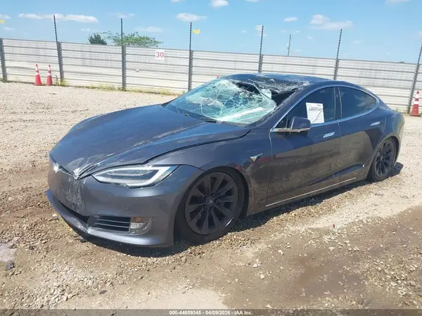 5YJSA1E27JF246486 2018 TESLA MODEL S - Image 2