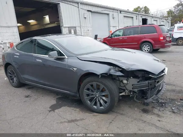 5YJSA1E27JF262770 2018 TESLA MODEL S - Image 1