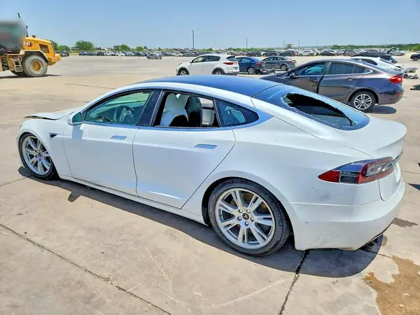 5YJSA1E27LF411326 2020 TESLA MODEL S - Image 2