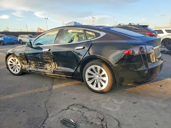 5YJSA1E28JF235982 2018 TESLA MODEL S - Image 2