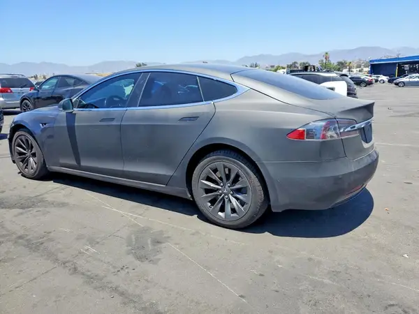 5YJSA1E28JF249915 2018 TESLA MODEL S - Image 2
