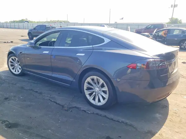 5YJSA1E28JF265290 2018 TESLA MODEL S - Image 2