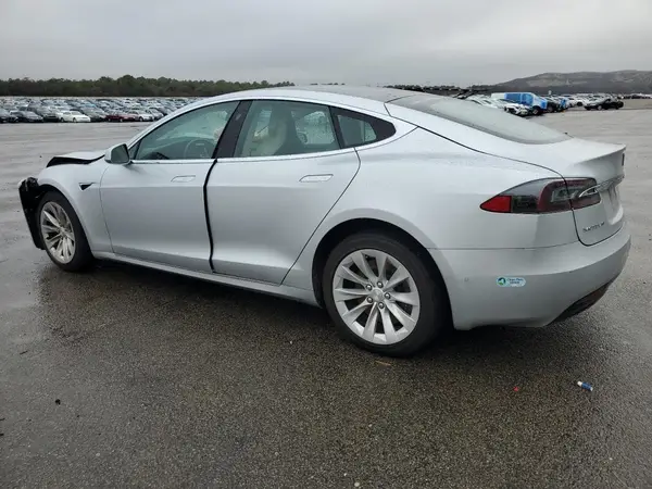 5YJSA1E28JF265631 2018 TESLA MODEL S - Image 2