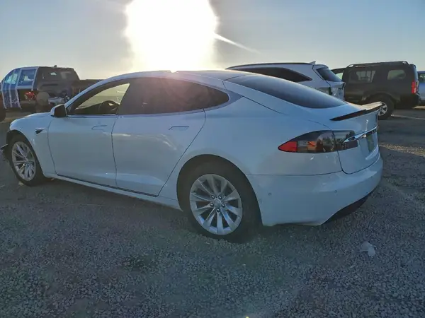 5YJSA1E28JF281800 2018 TESLA MODEL S - Image 2