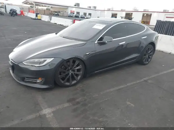 5YJSA1E28JF295065 2018 TESLA MODEL S - Image 2