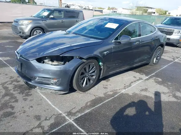 5YJSA1E28JF296426 2018 TESLA MODEL S - Image 2