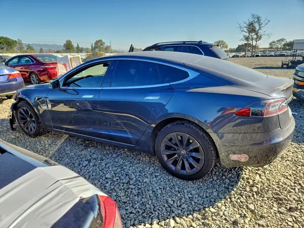 5YJSA1E28LF399994 2020 TESLA MODEL S - Image 2