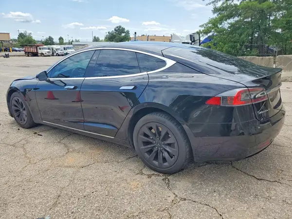5YJSA1E29JF234243 2018 TESLA MODEL S - Image 2