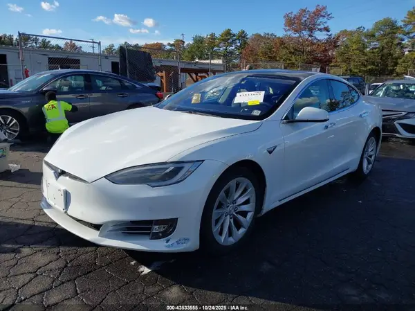 5YJSA1E29JF257229 2018 TESLA MODEL S - Image 2