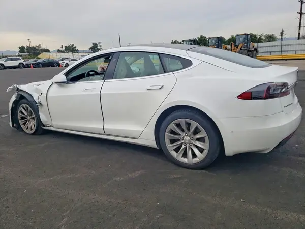 5YJSA1E29JF260292 2018 TESLA MODEL S - Image 2