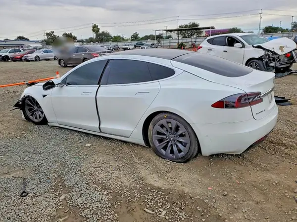5YJSA1E29JF275469 2018 TESLA MODEL S - Image 2