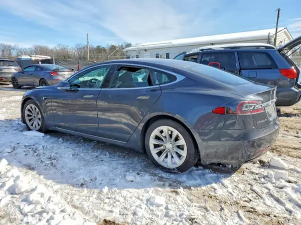5YJSA1E29JF275519 2018 TESLA MODEL S - Image 2