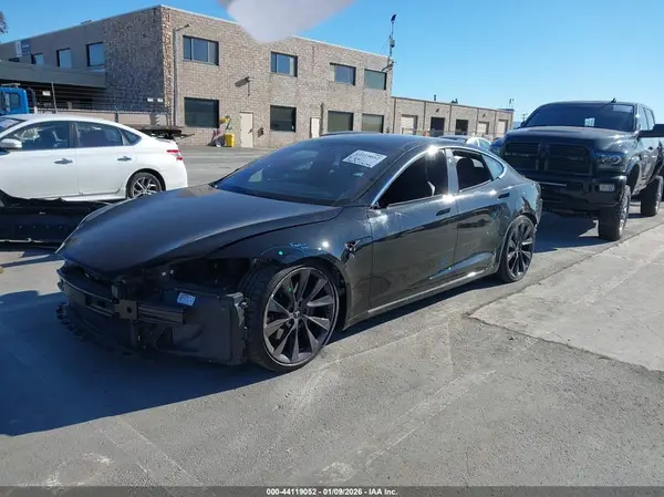 5YJSA1E29JF281563 2018 TESLA MODEL S - Image 2