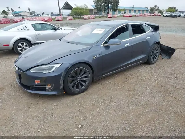 5YJSA1E29LF363957 2020 TESLA MODEL S - Image 2