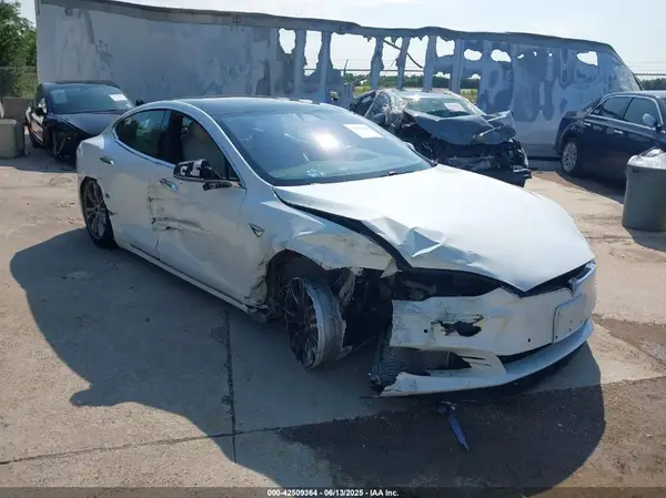 5YJSA1E29LF389023 2020 TESLA MODEL S - Image 1