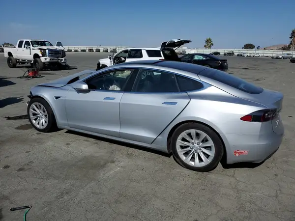 5YJSA1E2XJF247938 2018 TESLA MODEL S - Image 2