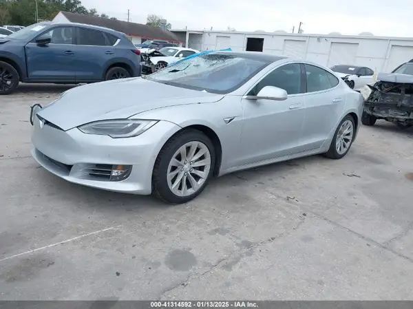 5YJSA1E2XJF258809 2018 TESLA MODEL S - Image 2
